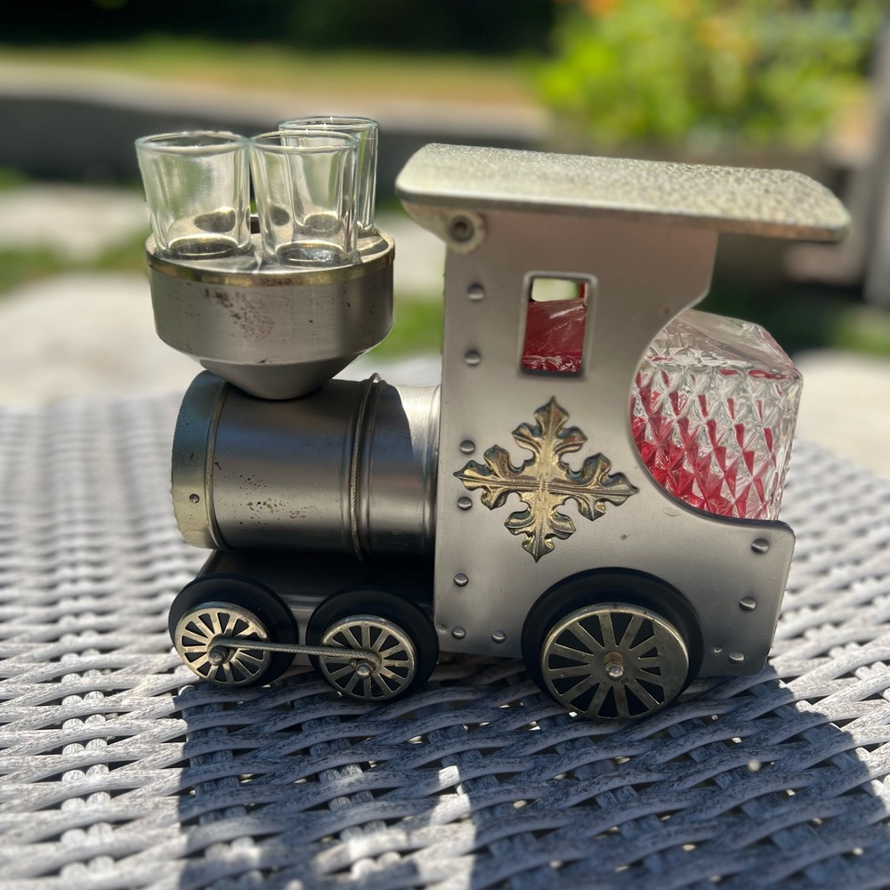 Vintage circa 1970s Kitsch Tin Locomotive Steam Train Musical 🎶 Set Collectable